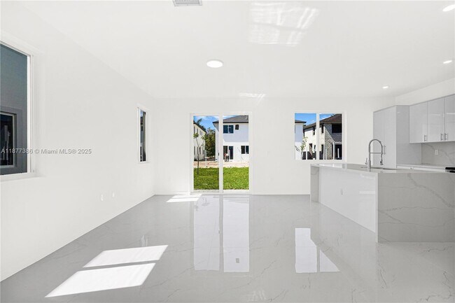 Building Photo - 22505 SW 125th Ave