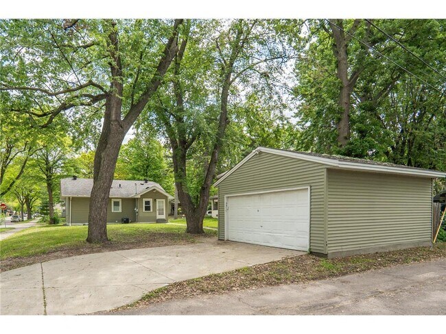 Building Photo - 3555 N Queen Ave