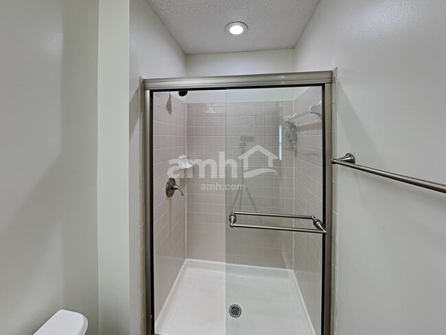 Building Photo - 5889 Westbend Dr