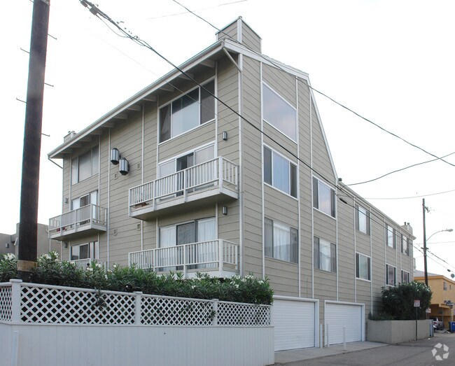 Primary Photo - 10 19th Ave