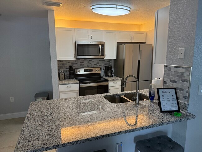 Building Photo - 8933 Manor Loop