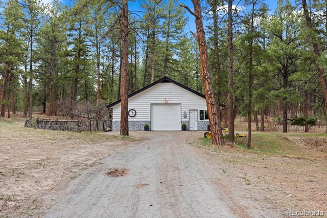 Building Photo - 689 Red Deer Rd