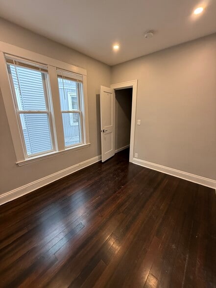 Building Photo - 19 Chase St