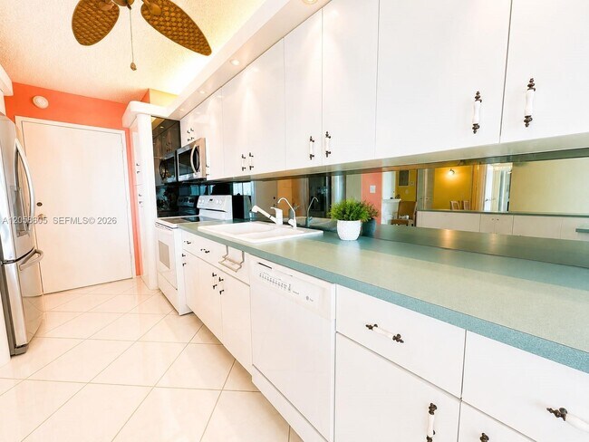 Building Photo - 7135 Collins Ave