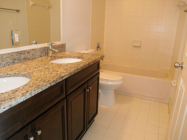 Building Photo - Shoma Townhomes