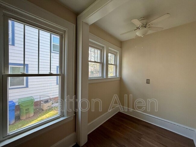 Building Photo - 19 Saluda St