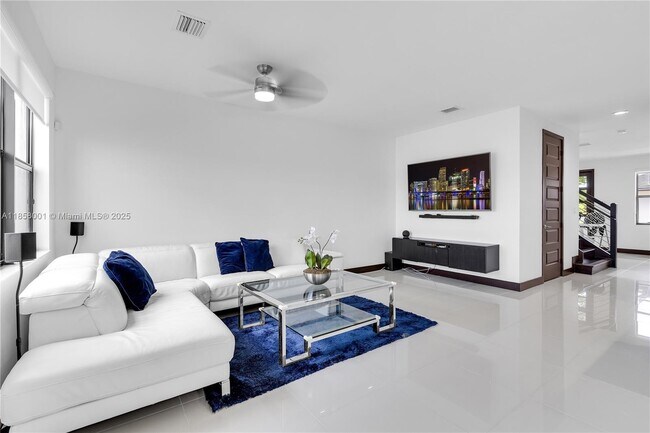 Building Photo - 15583 NW 91st Ct