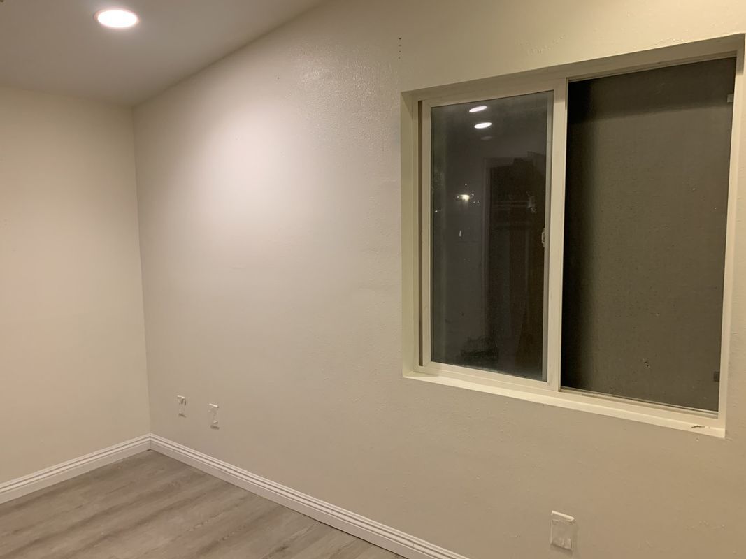 Building Photo - 1039 Barston Ave