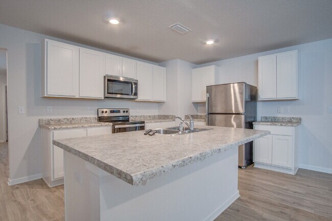 Building Photo - North Pensacola newer construction home– O...