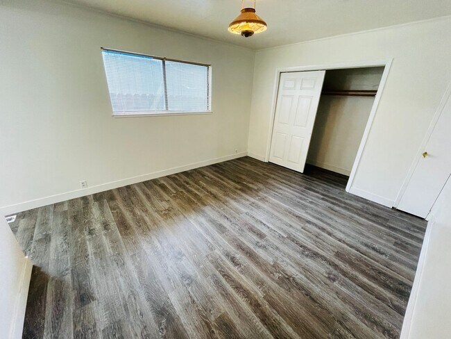 Building Photo - 940 Merced Ave
