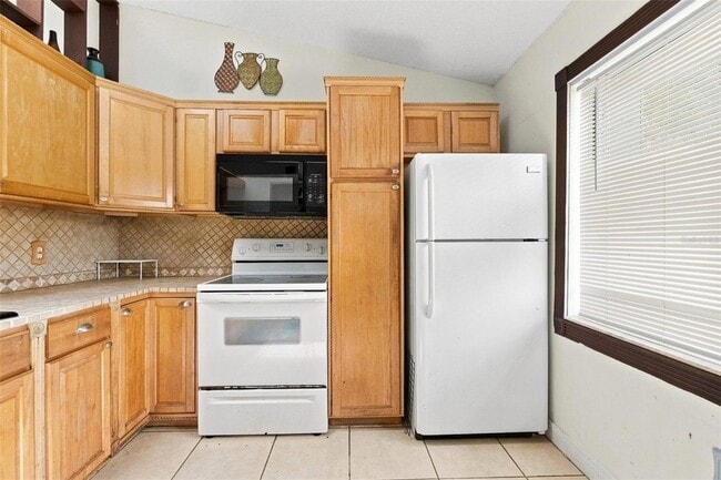 Building Photo - 9966 Burl Way