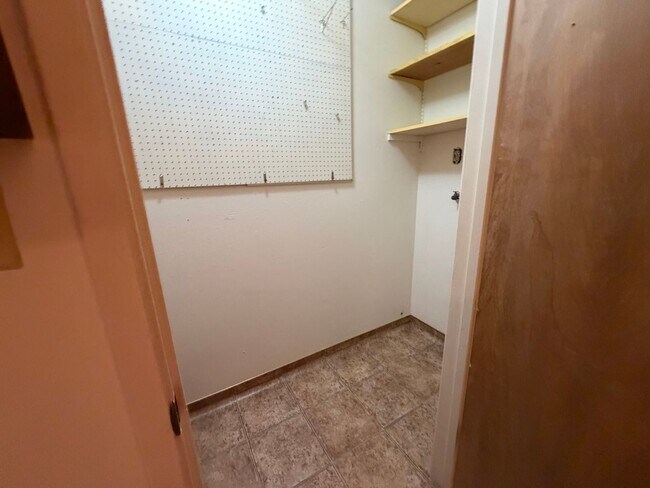 Building Photo - 7739 Southcliff Dr