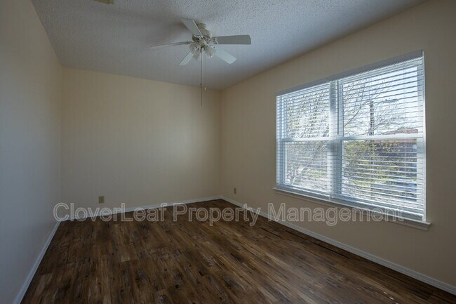 Building Photo - 1045 Stone Trail