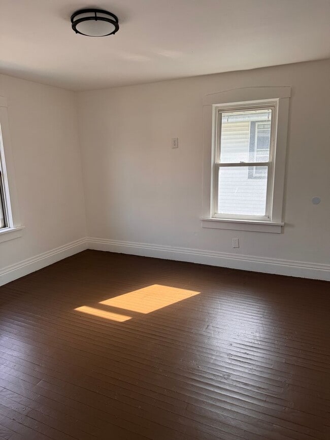 Building Photo - 534 S Oakland Ave