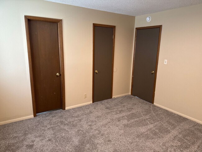 Building Photo - 409 E Downing St