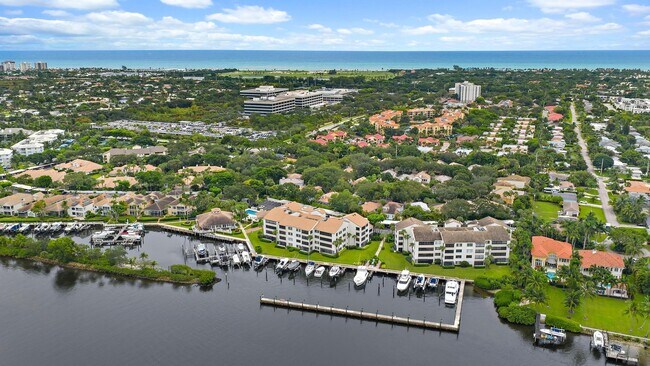 Building Photo - 811 Oak Harbour Dr