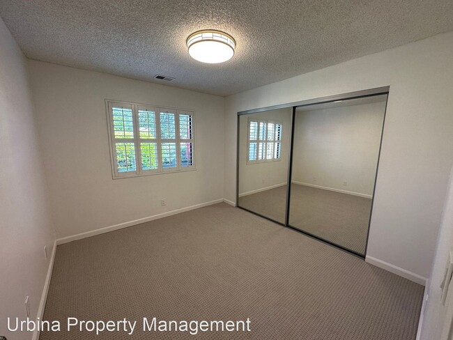 Building Photo - 3 br, 2 bath House - 810 Shady Oak Drive