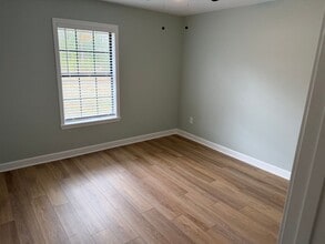 Building Photo - Newly renovated 2 bed 2 bath condo!
