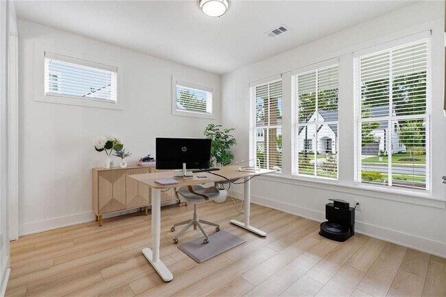 Building Photo - 5045 Reserve Dr