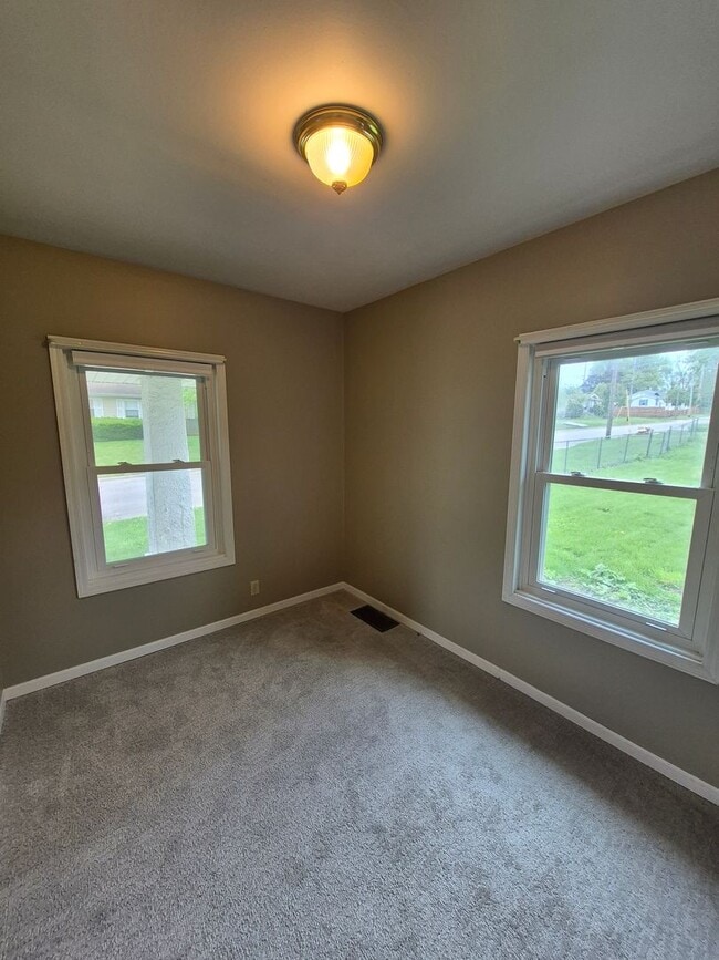 Building Photo - Charming 2 bed-1 bath in Bloomington