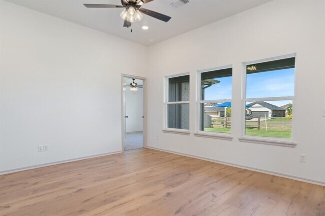 Building Photo - 417 Haven St