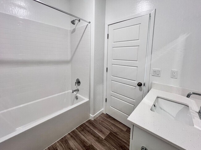Building Photo - $2,595 Fowler & Dakota, 4 Bedroom 2 Bathro...