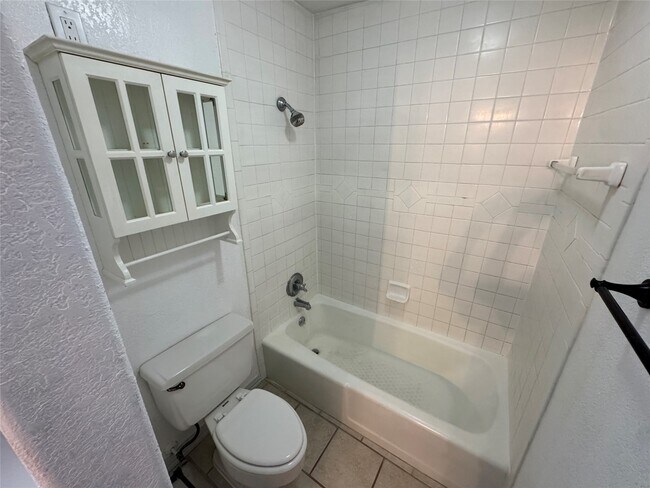 Building Photo - 12500 Melville Dr