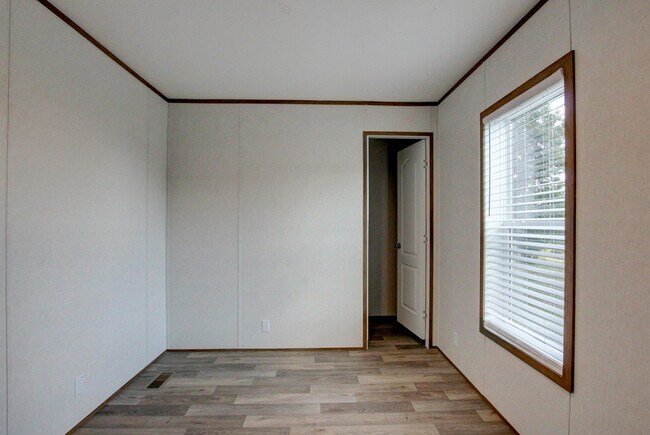 Building Photo - 295 Seays Rd