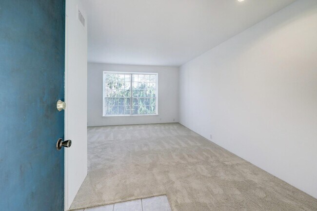 Building Photo - 5353 Institute Ln