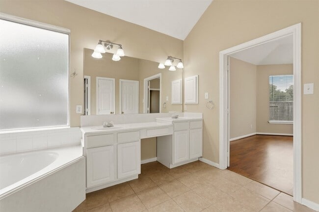 Building Photo - 7910 Masonwood Ln