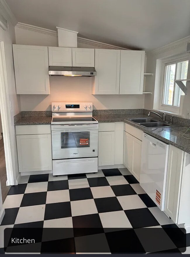 Building Photo - 3786 E Holland Ave