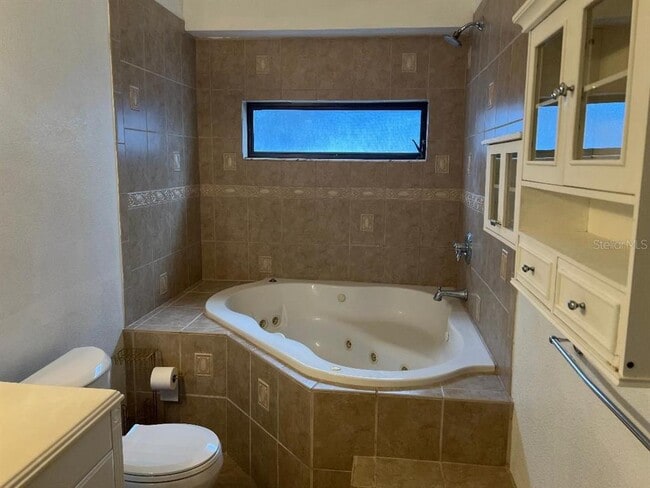 Building Photo - 200 Arbor Dr W