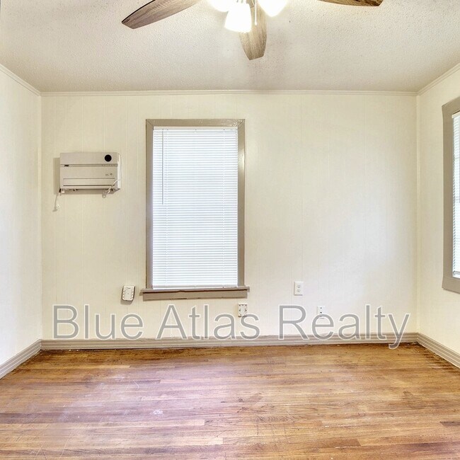 Building Photo - 1714 NW Dallas St
