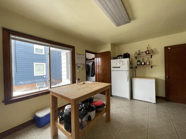 Building Photo - 1323 N 21st St