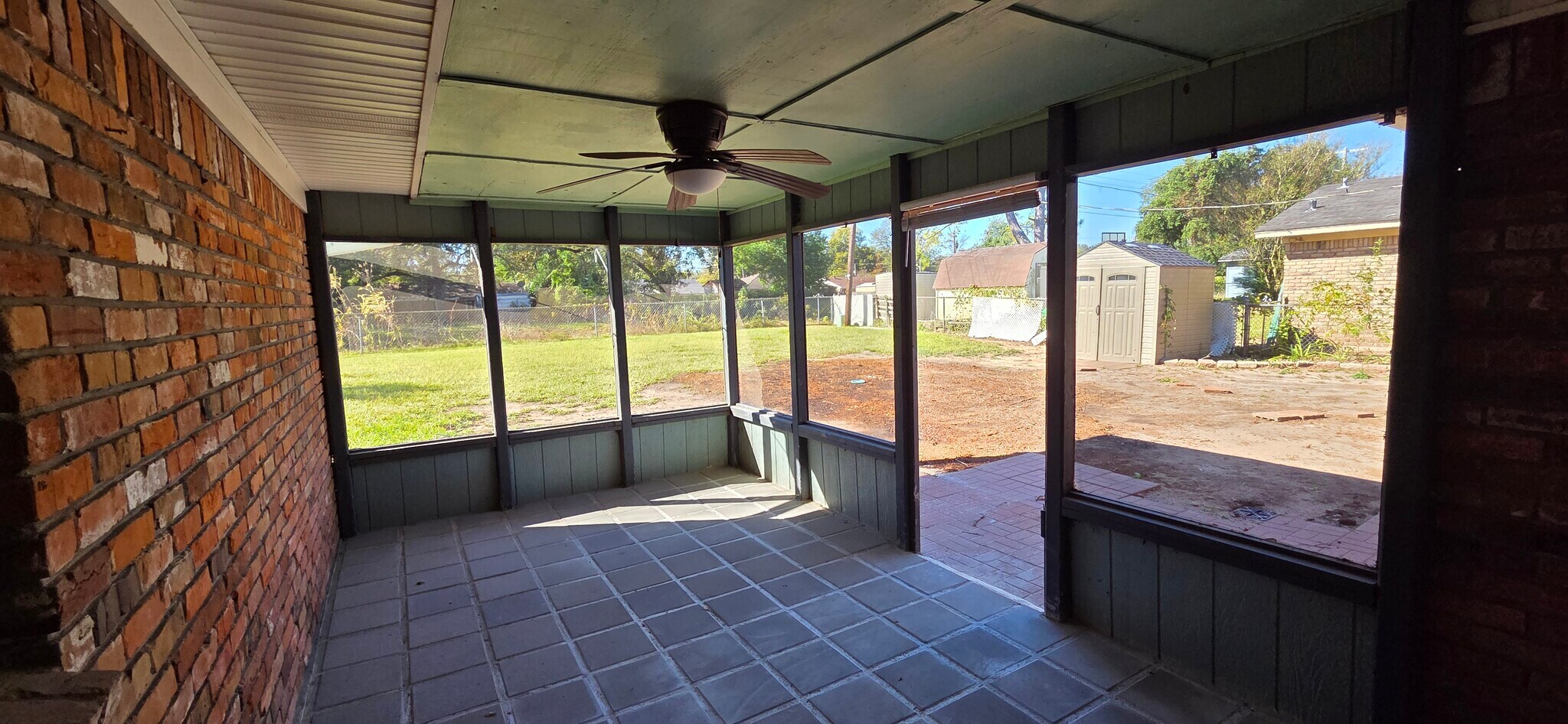 Building Photo - 2114 Ray Ave