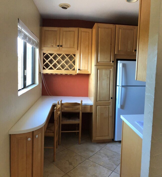 Building Photo - Great 2 bedroom condo, all utilities included, walking distance to Naval Postgraduate School and MPC