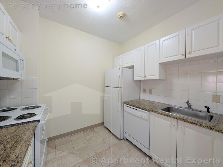 Building Photo - 373 Highland Ave