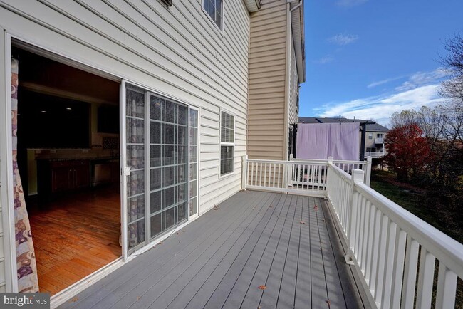 Building Photo - 536 Van Dyke Cir