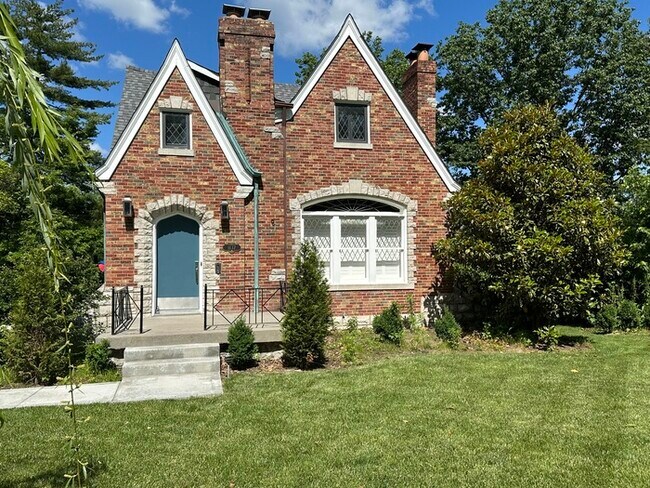 Primary Photo - 1137 Gilbert Ave