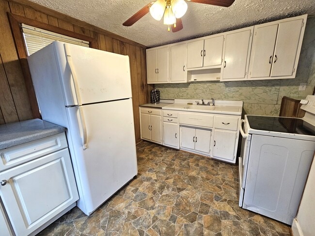 Building Photo - 134 S Blackstock Rd