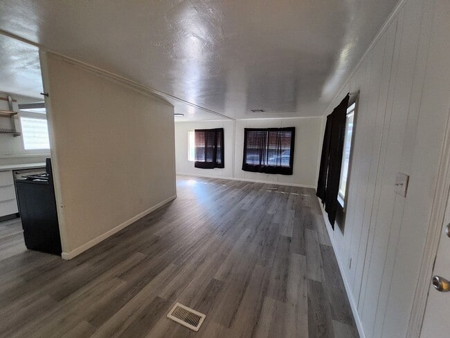 Building Photo - 6225 Tigerflower Dr
