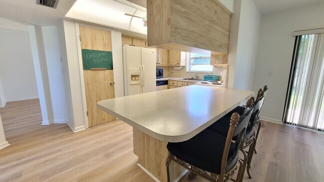 Building Photo - Beautiful Corner Lot Rental-Large 4 Bedroo...