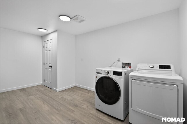 Building Photo - 6552 38th Ave NE