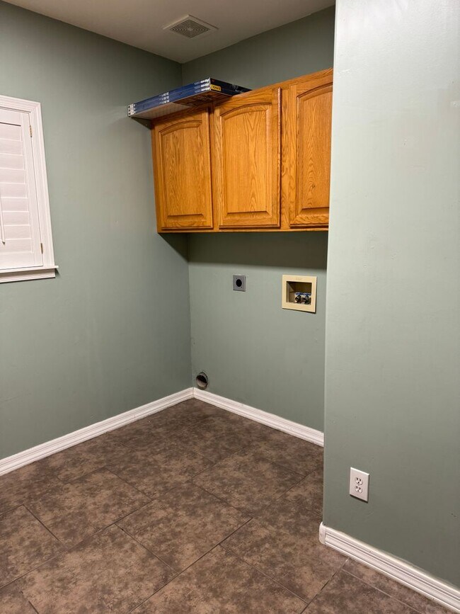 Building Photo - Stunning 4 bedroom custom home Mesa