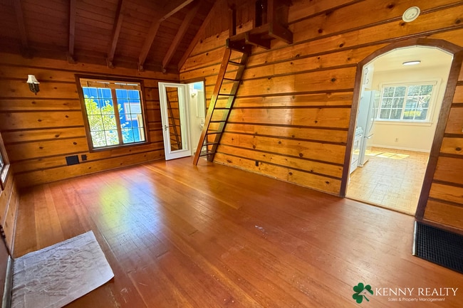 Building Photo - Charming 1 Bedroom Home with Private Yard in Pacifica