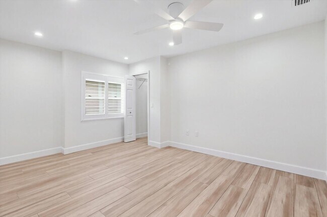 Building Photo - 11625 W Riverhaven Dr