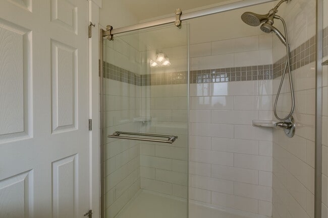 Building Photo - Amazing Updated Rambler in Kirkland with B...