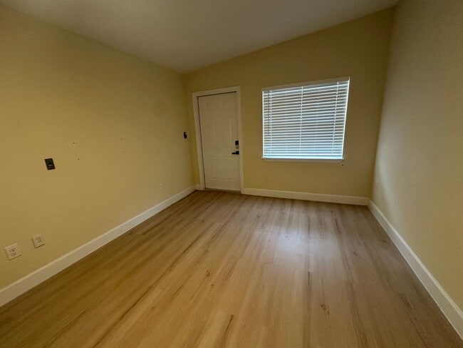 Building Photo - Beautifully renovated 3-bedroom, 2-bath home located in the heart of South Tampa