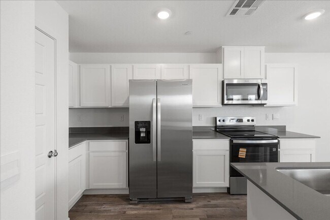 Building Photo - 900 Rosy Starling St