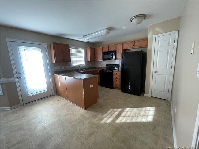 Building Photo - 1932 Lioncoward Dr